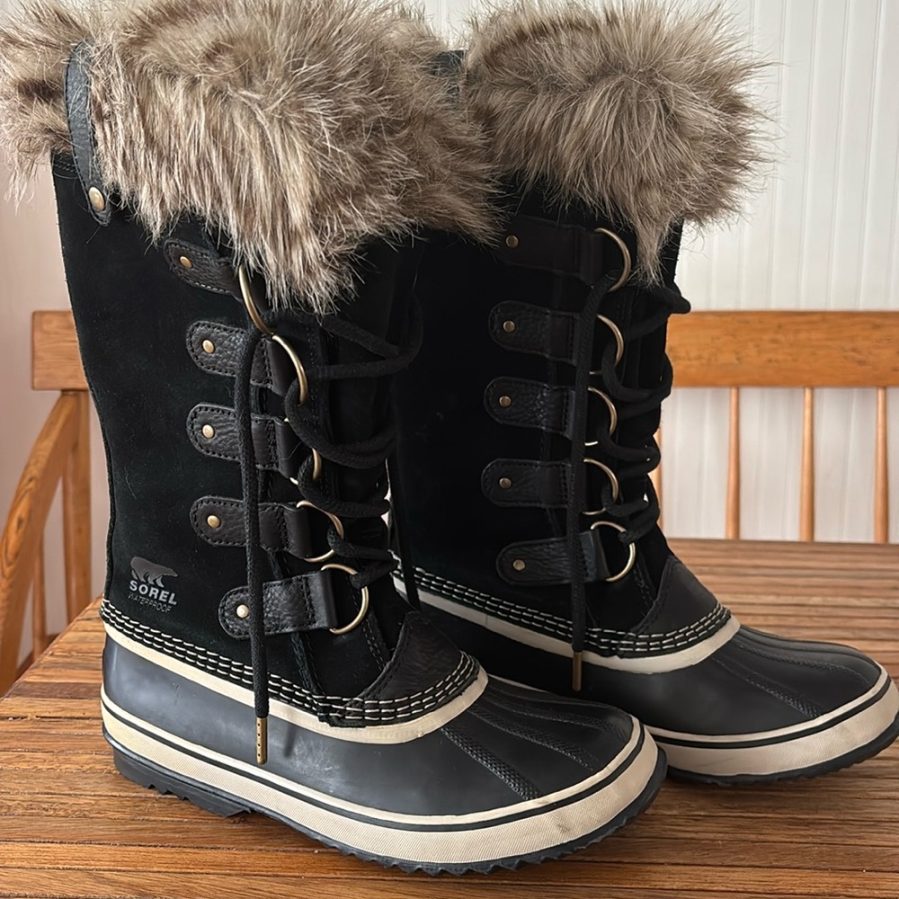 Sorel Joan of Artic size 8 Women’s Black Waterproof winter boot.